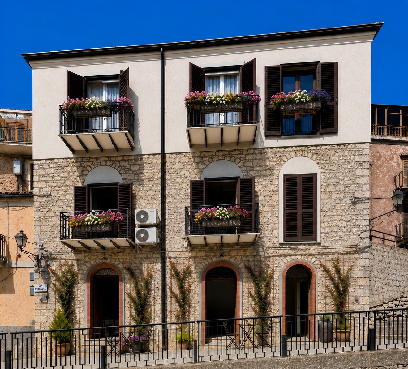 Cammarata heritage house on Via Petrarca
